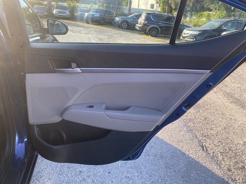 2019 Hyundai Elantra SEL - Photo 11