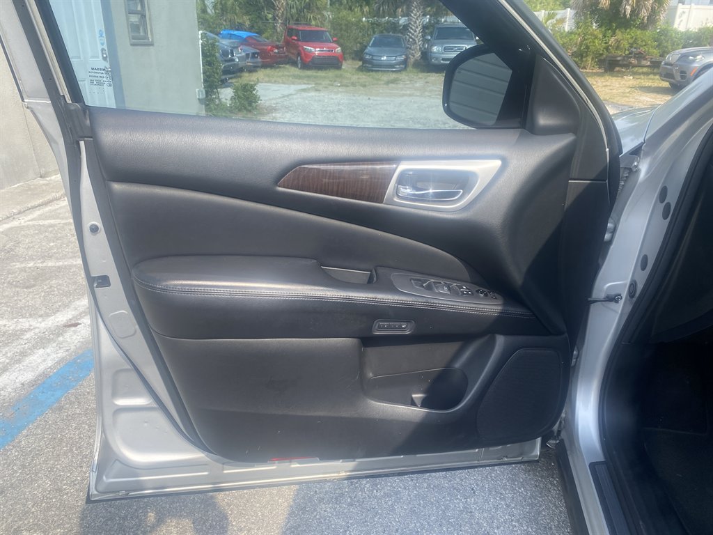 2013 Nissan Pathfinder SL - Photo 9