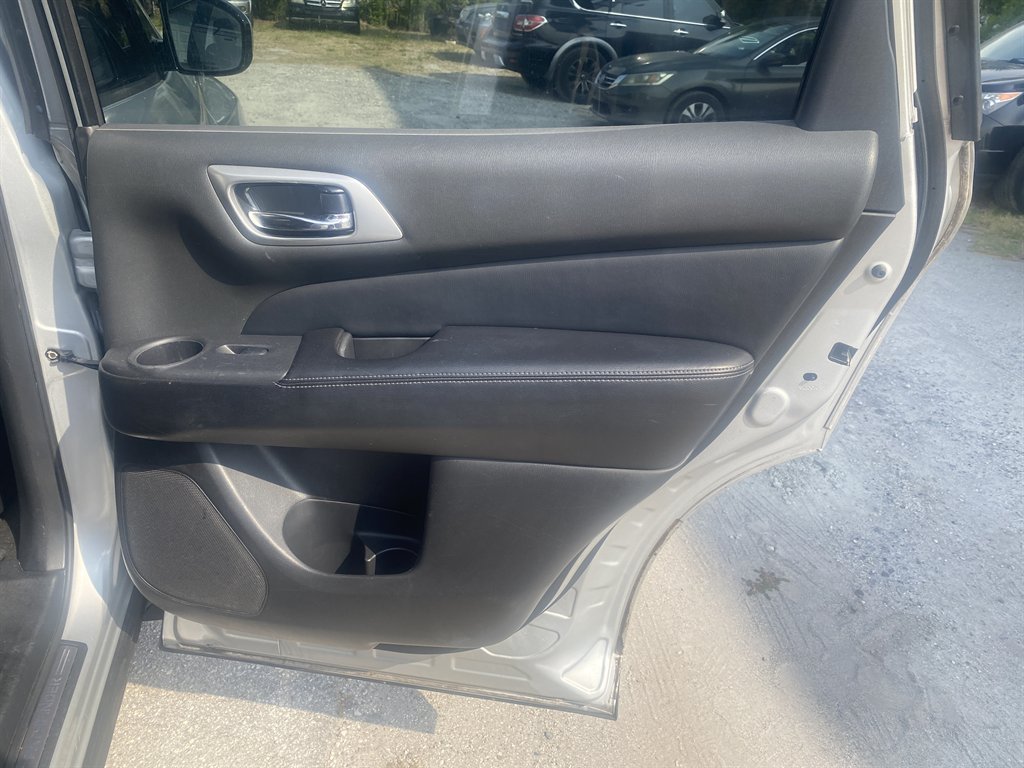 2013 Nissan Pathfinder SL - Photo 11