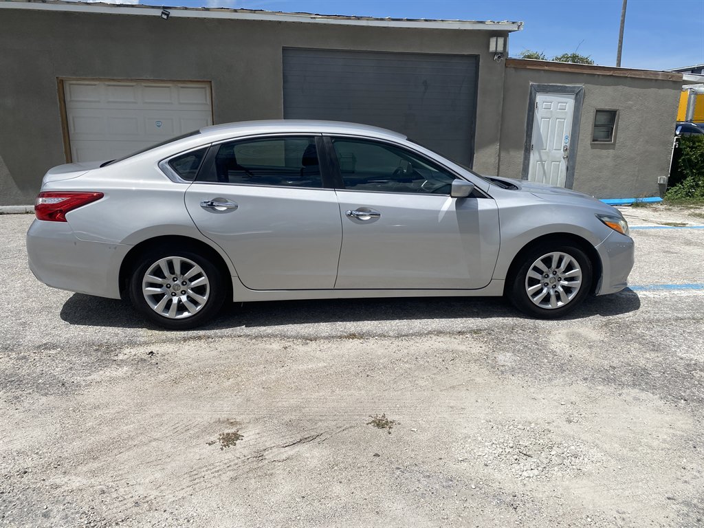 2017 Nissan Altima S - Photo 8