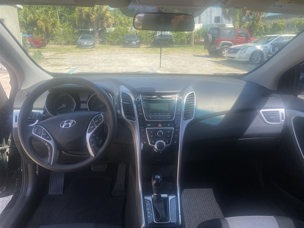 2014 Hyundai Elantra GT Base - Photo 17